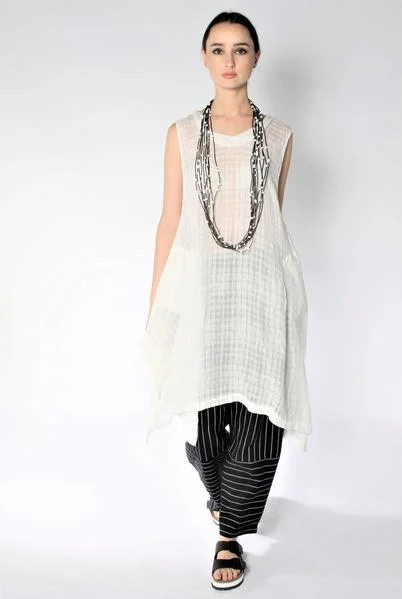 Sleeveless Pocket Dress in White